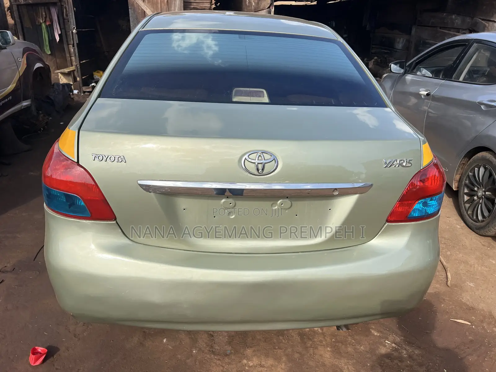 Toyota Yaris Base Sedan 4dr 2010 Beige