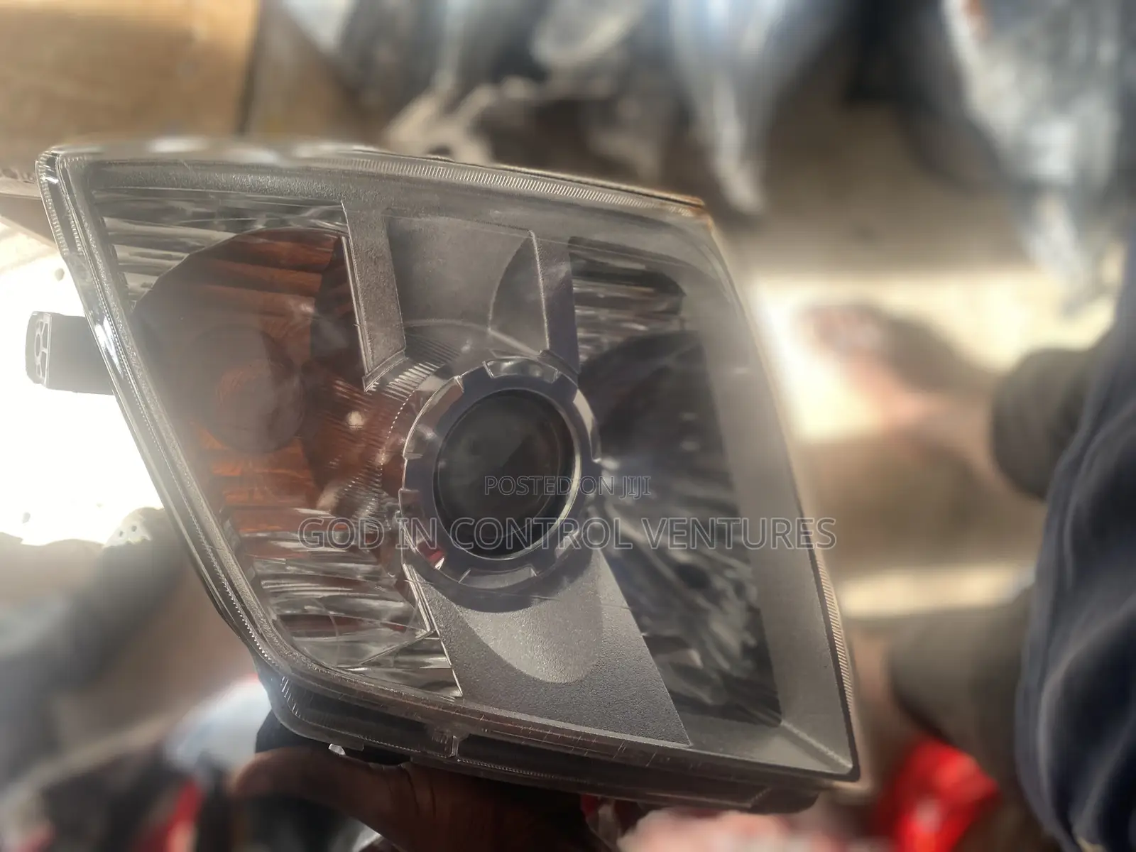 Isuzu Dmax 2012 Headlight