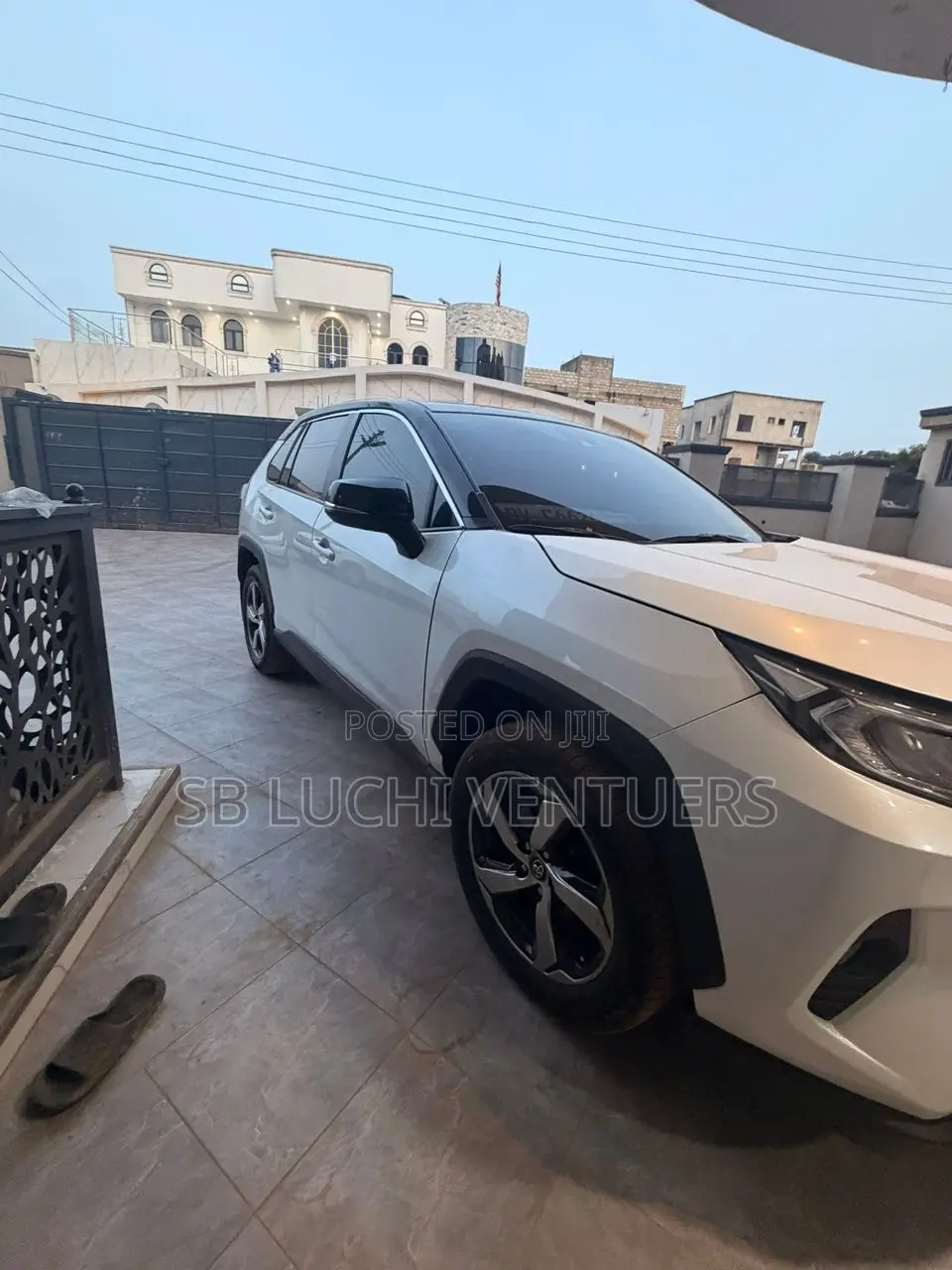 Toyota RAV4 2022 White