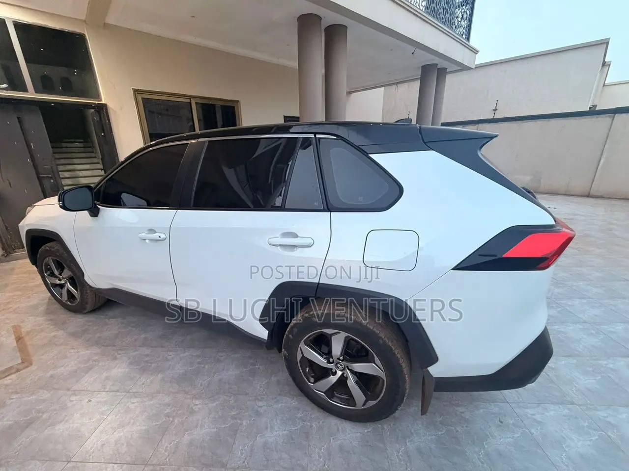 Toyota RAV4 2022 White