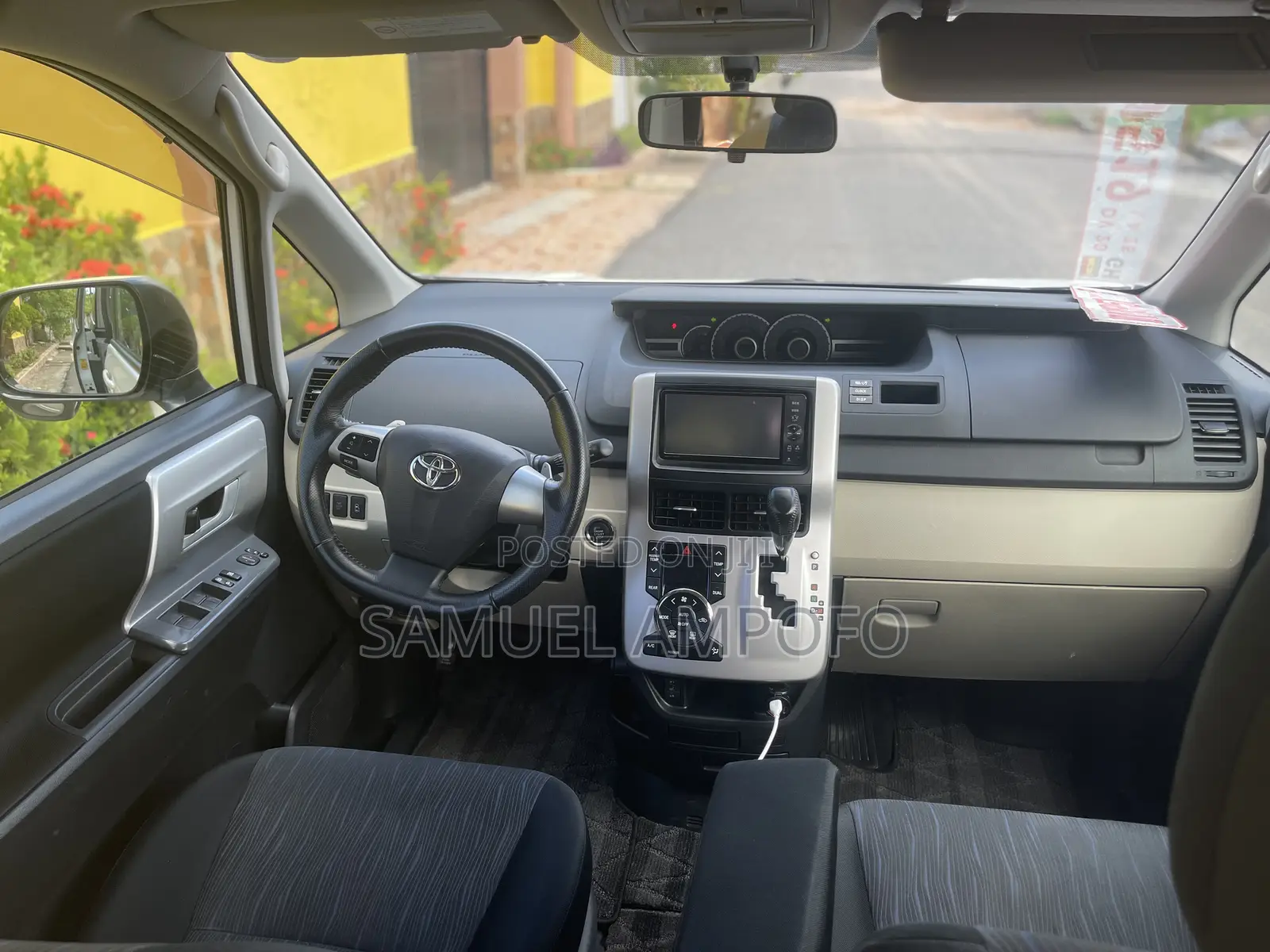 Toyota Voxy 2013 White