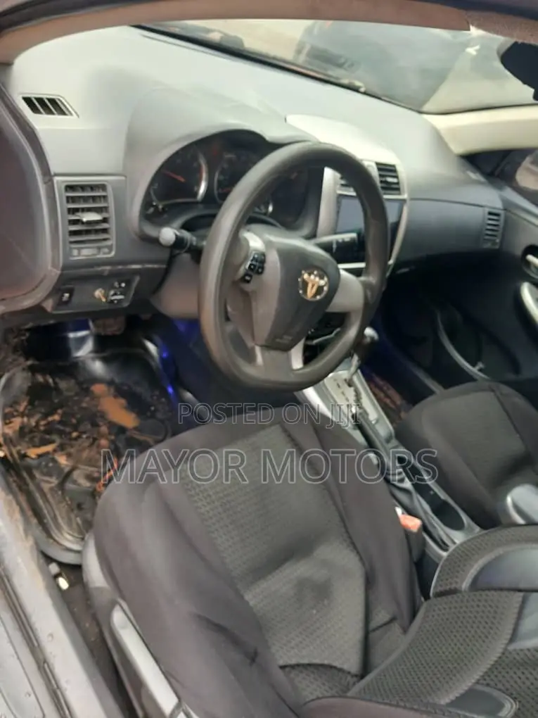 Toyota Corolla S 4dr Sedan (1.8L 4cyl 4A) 2013