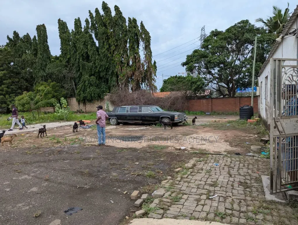 Graphic Road Size:2.1 Acres South Industrial Area Accra