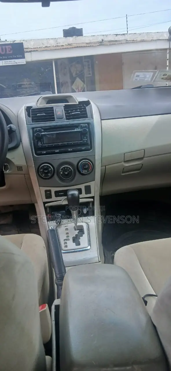 Toyota Corolla L 4-Speed Automatic 2013 Red