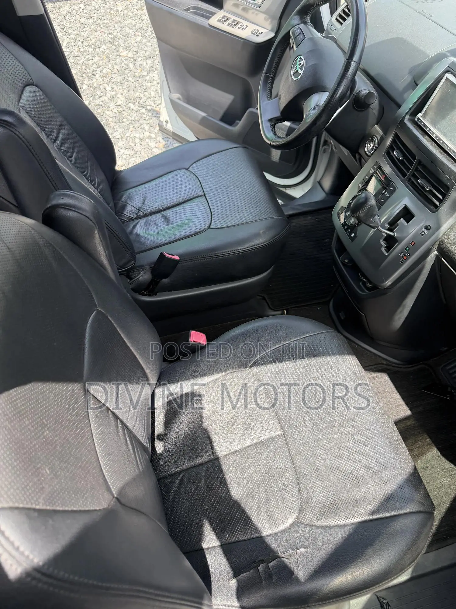 Toyota Voxy 2012 White
