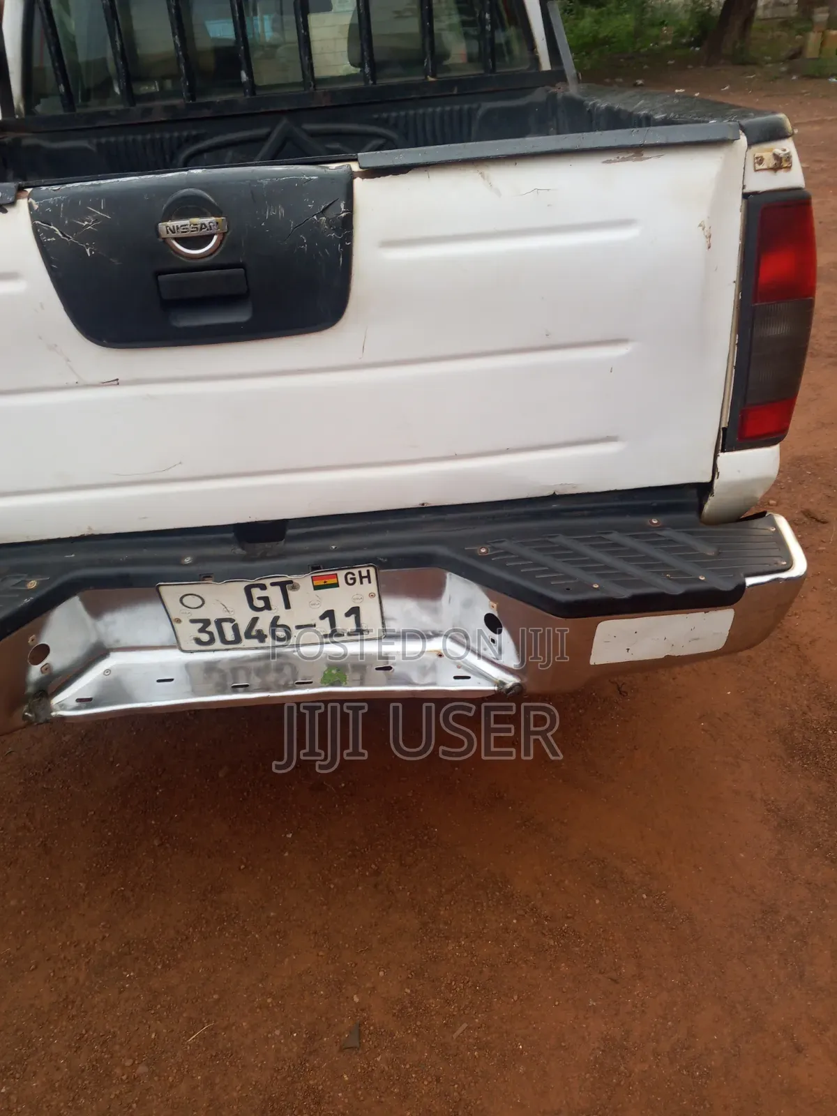 Nissan Hardbody 2011 White