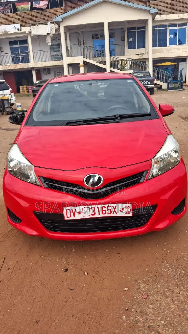 Toyota Vitz 1.3 AWD 5dr 2013 Red
