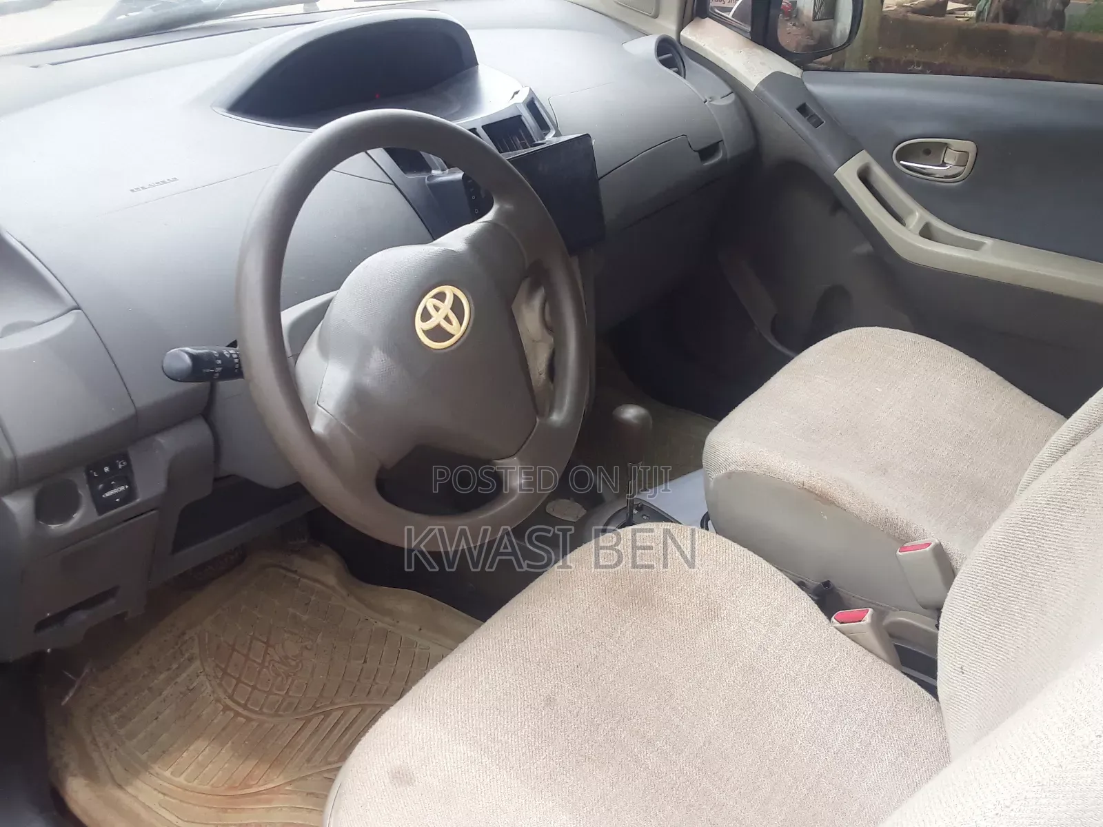 Toyota Yaris 2010 Gray