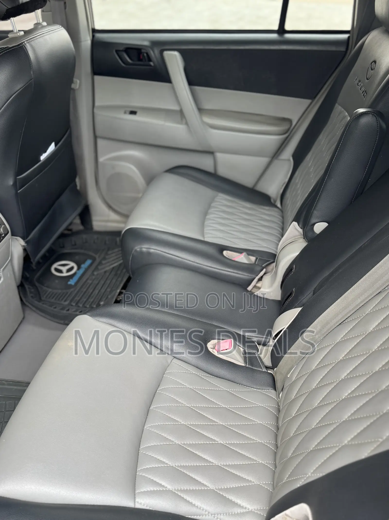 Toyota Highlander Base 2010 Gray