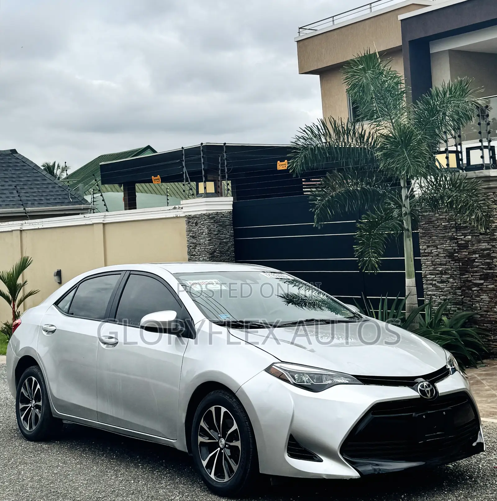 Toyota Corolla LE (1.8L 4cyl 2A) 2018 Silver