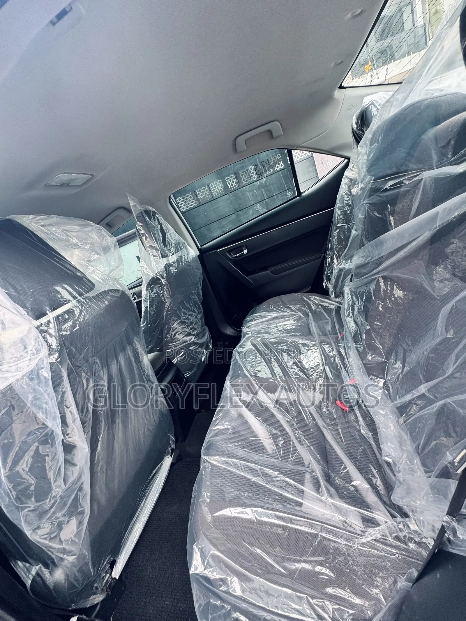 Toyota Corolla LE (1.8L 4cyl 2A) 2018 Silver