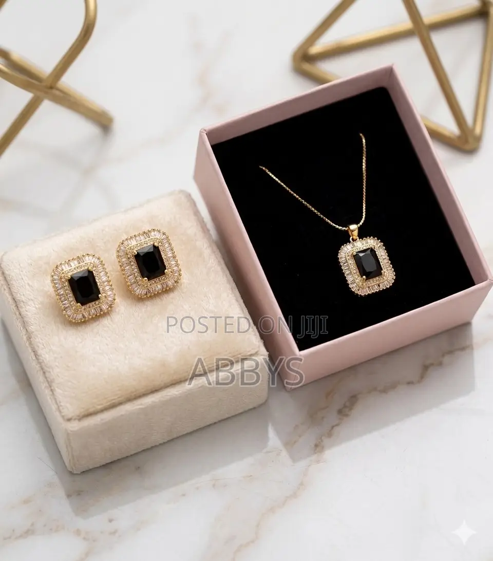 Exquisite Necklace With Earrings