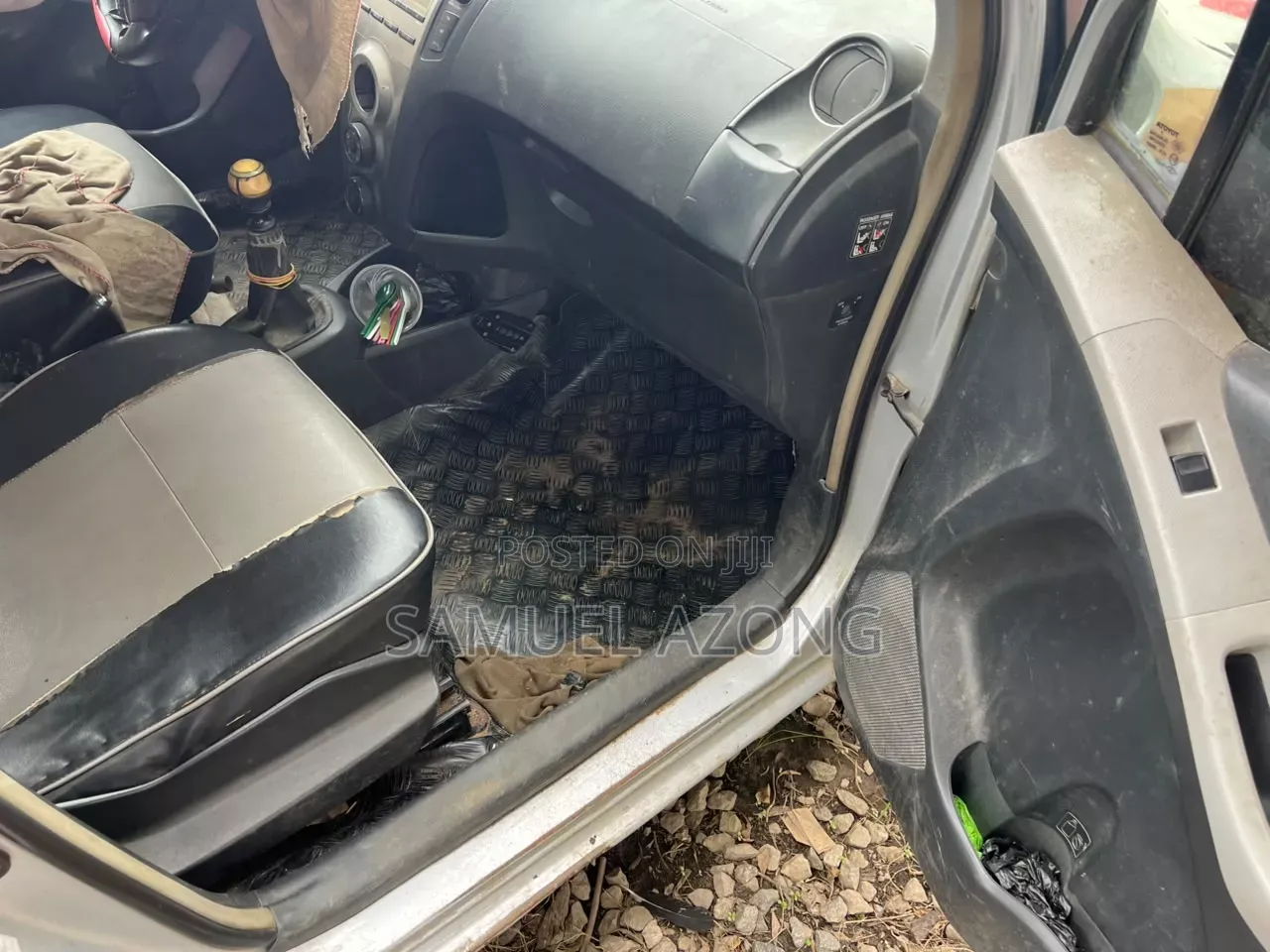 Toyota Yaris Base Hatchback 5dr 2010 Silver