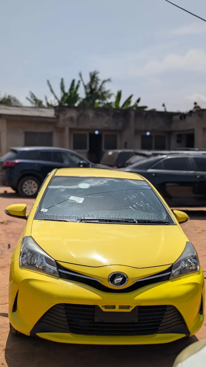 Toyota Vitz 1.5 FWD 5dr 2016 Yellow