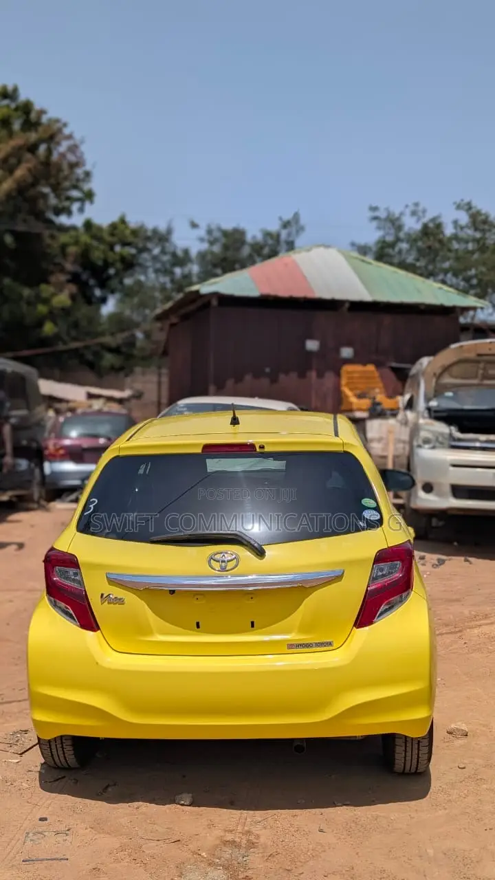 Toyota Vitz 1.5 FWD 5dr 2016 Yellow