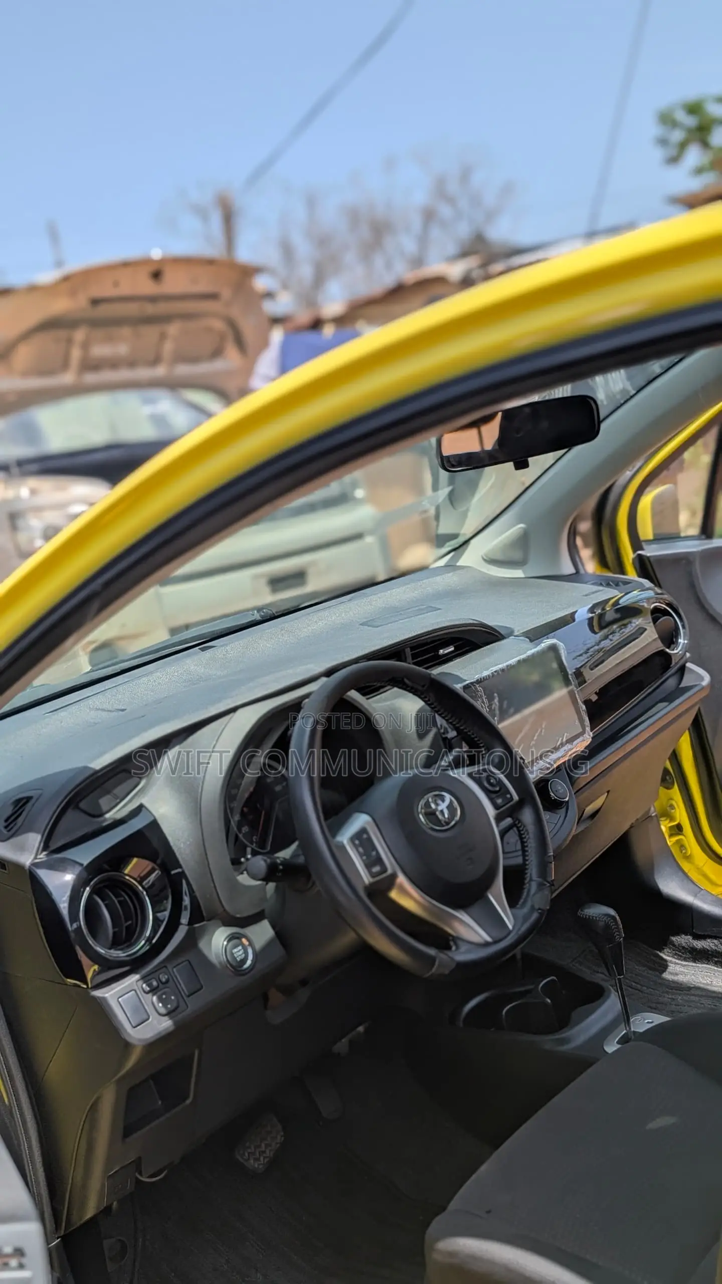 Toyota Vitz 1.5 FWD 5dr 2016 Yellow