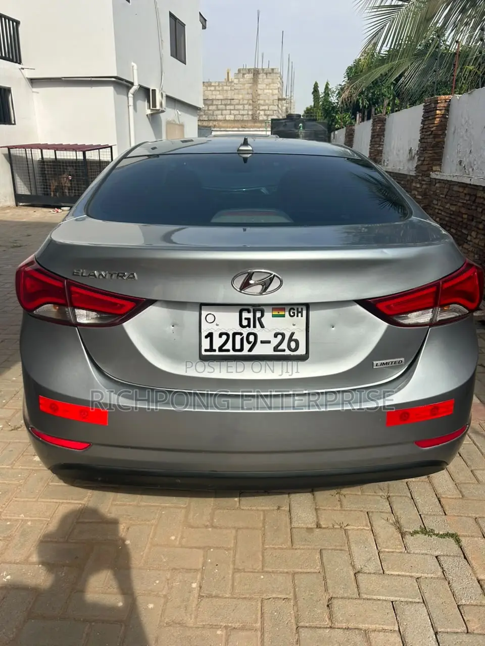 Hyundai Elantra Limited Sedan FWD (1.8L 4cyl 6A) 2016 Gray
