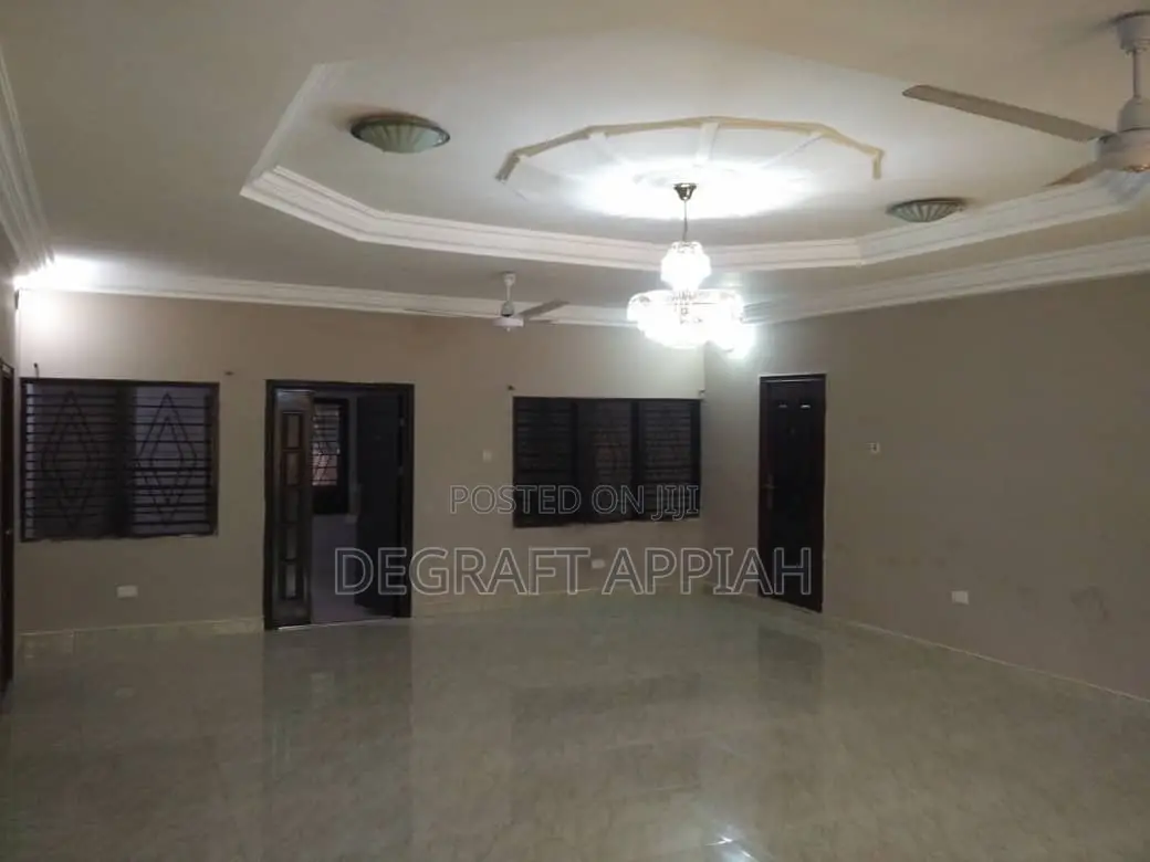 5bdrm House in Santasi Brofoyedru, Kumasi Metropolitan for sale