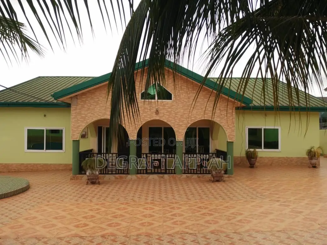 5bdrm House in Santasi Brofoyedru, Kumasi Metropolitan for sale