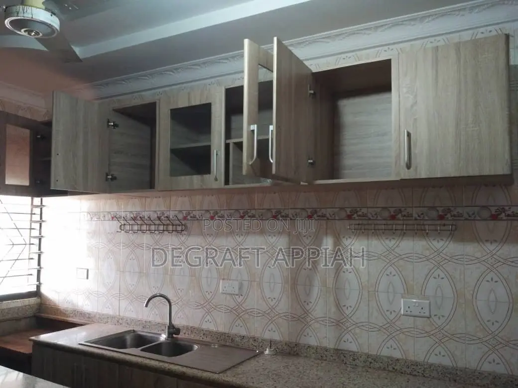 5bdrm House in Santasi Brofoyedru, Kumasi Metropolitan for sale