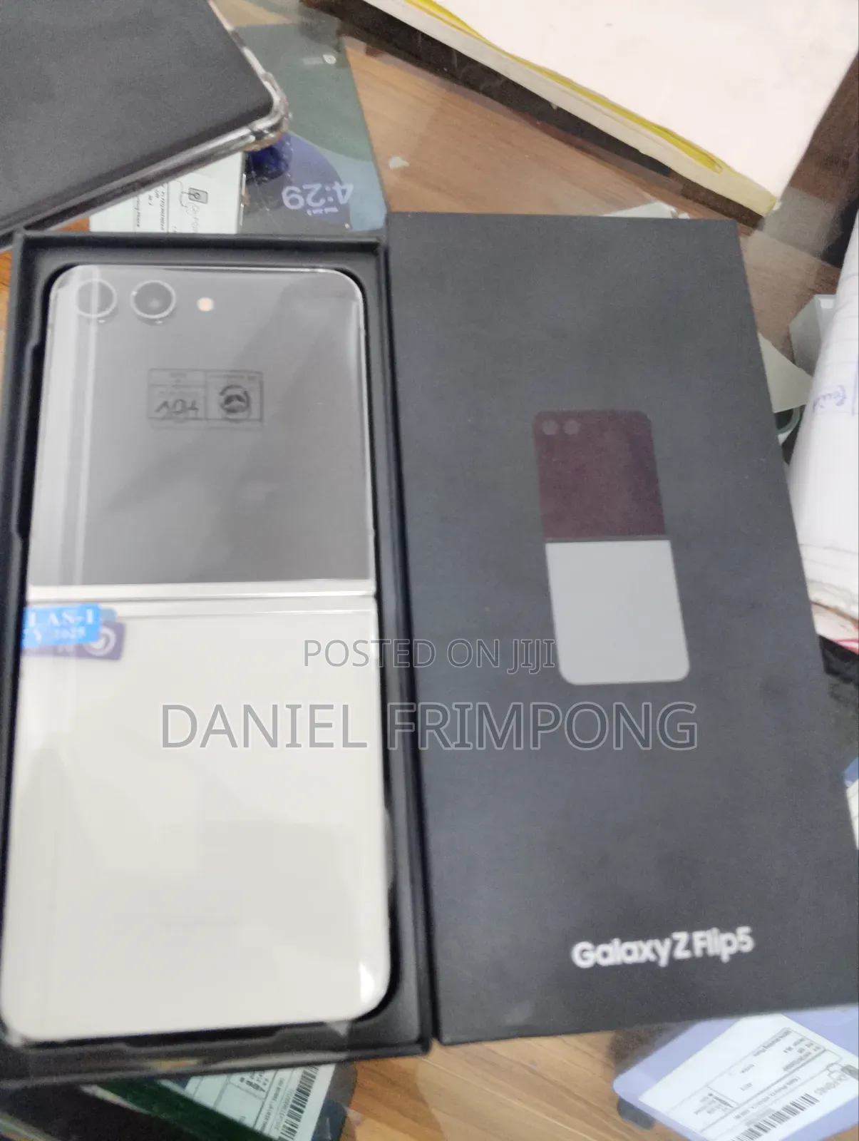 New Samsung Galaxy Z Flip5 256 GB Silver