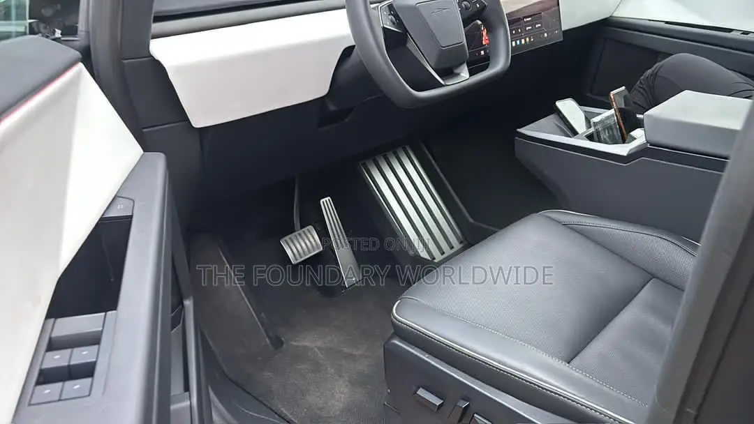 New Tesla Cybertruck Cyberbeast AWD 2025 Silver