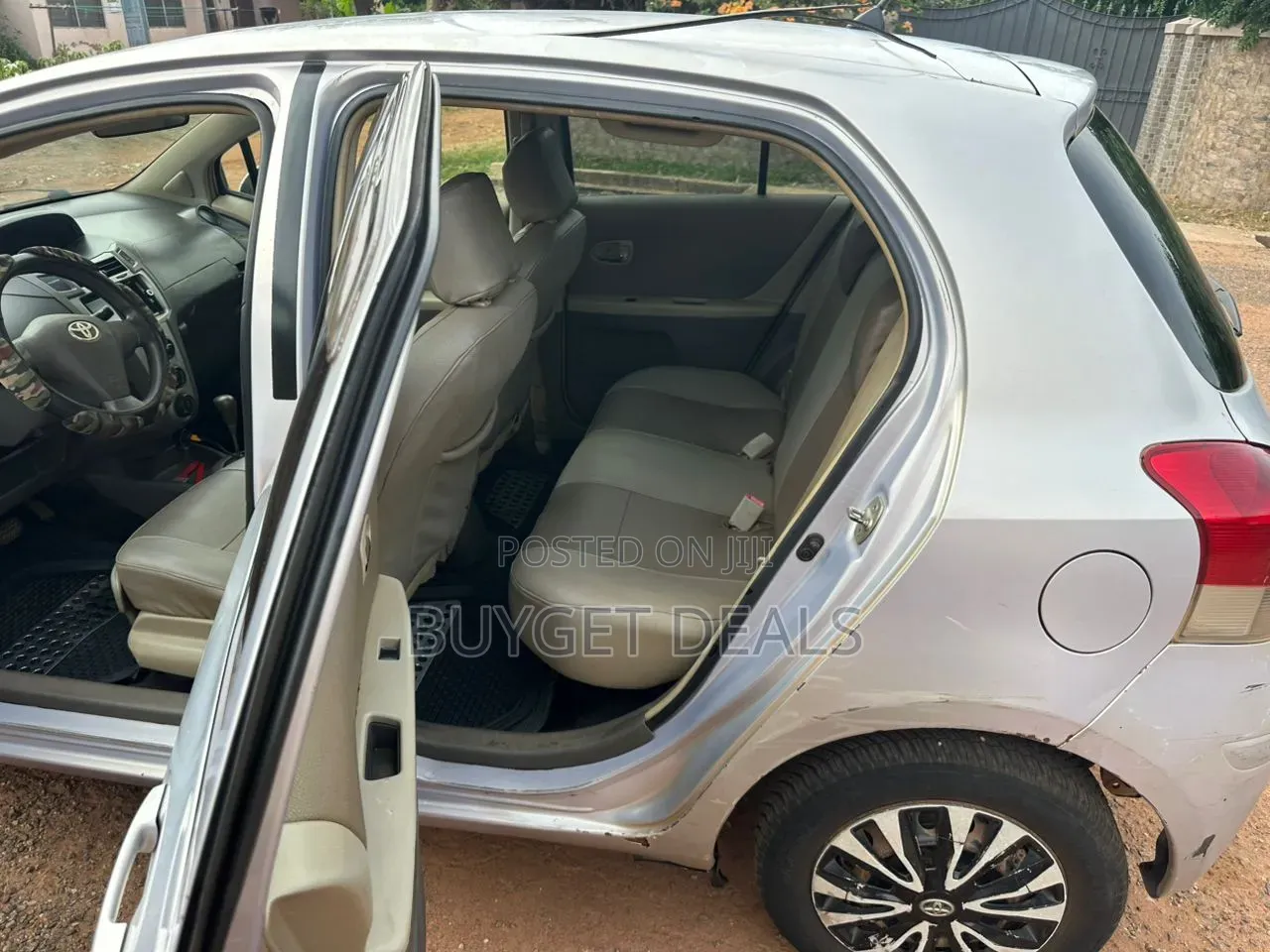 Toyota Vitz 1.3 AWD 5dr 2011 Silver