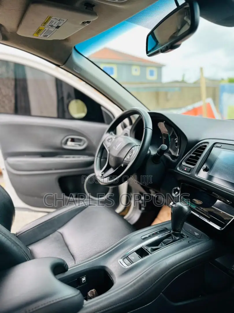 Honda HR-V Touring AWD 2019 White
