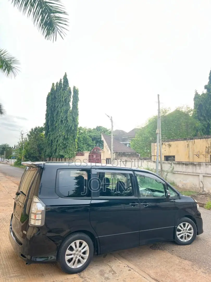 Toyota Voxy 2012 Black