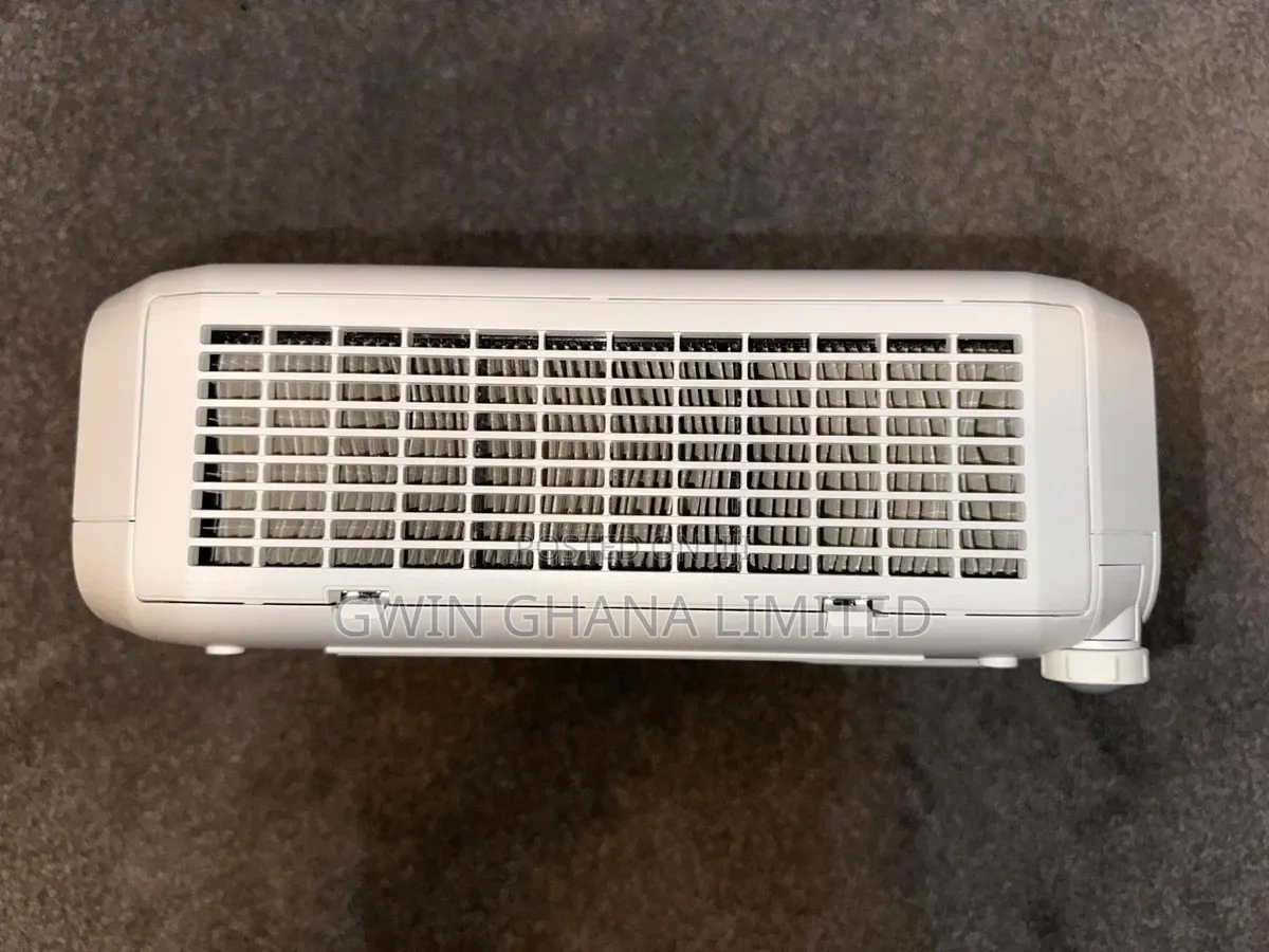 Panasonic Pt-Vw530 Wxga LCD Projector 5000 Lumen Hdmi . Daylight.