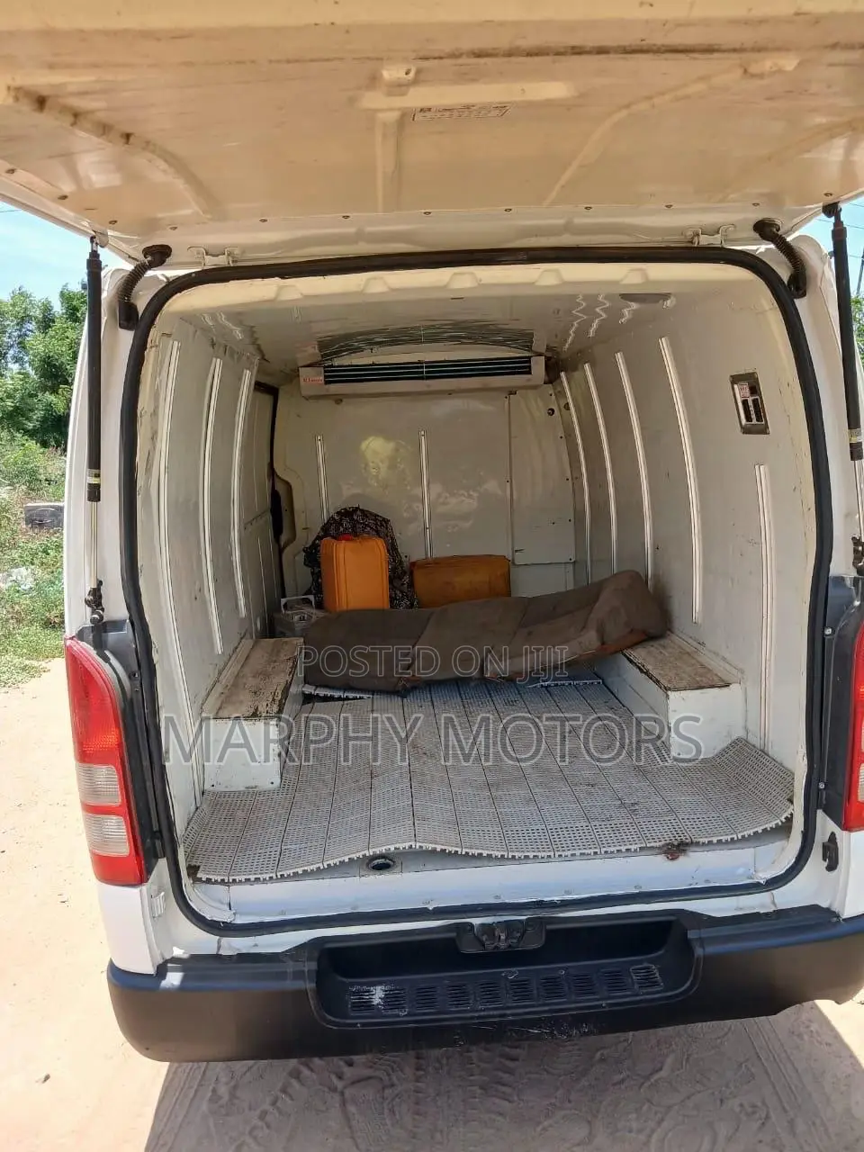 Toyota HiAce 2014 White