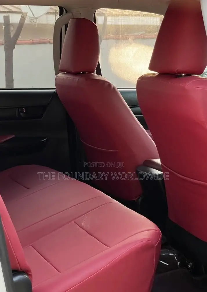 Toyota Hilux 2024 White