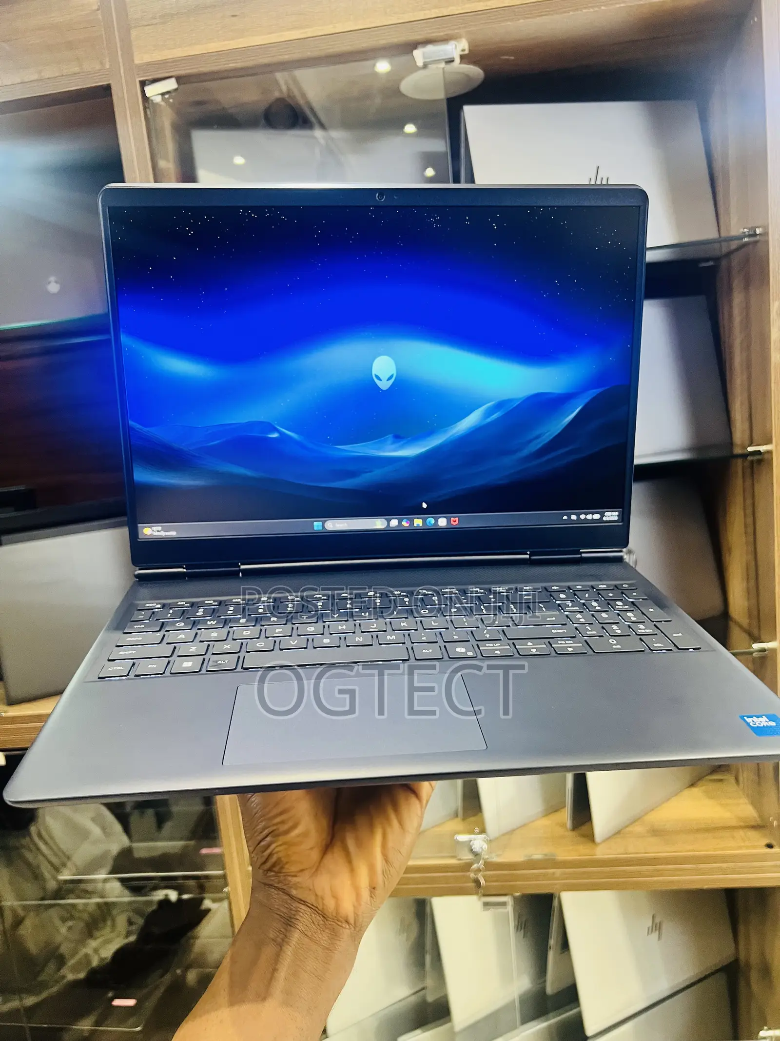 Laptop Alienware 16 Aurora 32GB Intel Core 7 SSD 1T