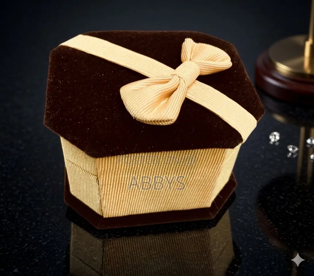 Octagonal Velvet Bowknot Ring Case