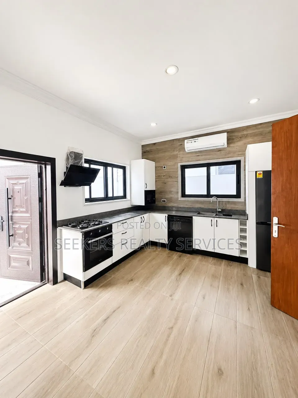 4bdrm Townhouse / Terrace in Seekers Realty, American House for rent