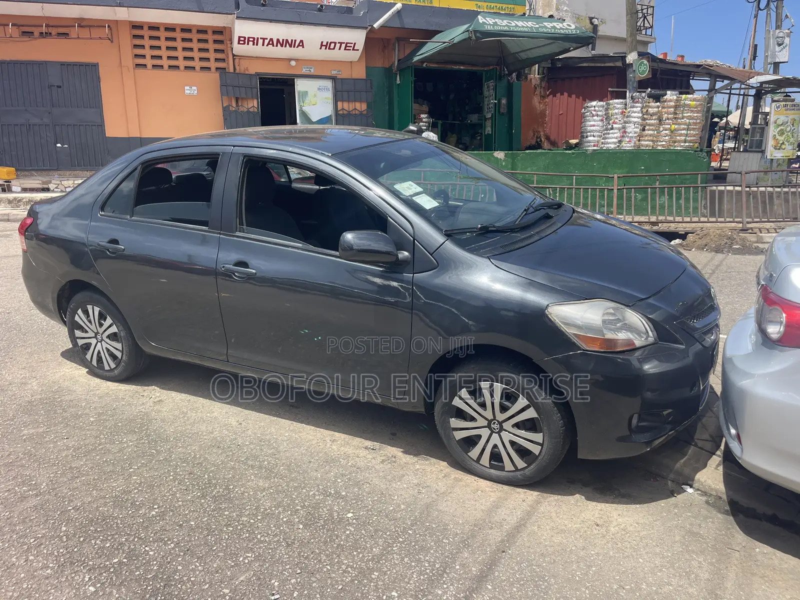 Toyota Yaris Base Sedan 4dr 2010 Black