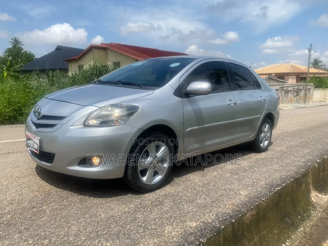 Toyota Yaris SE Hatchback 5dr 2012 Silver