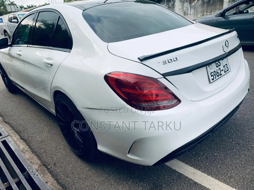 Mercedes-Benz C300 Luxury 4dr AWD 4Matic Sedan (2.0L 4cyl 7A) 2015