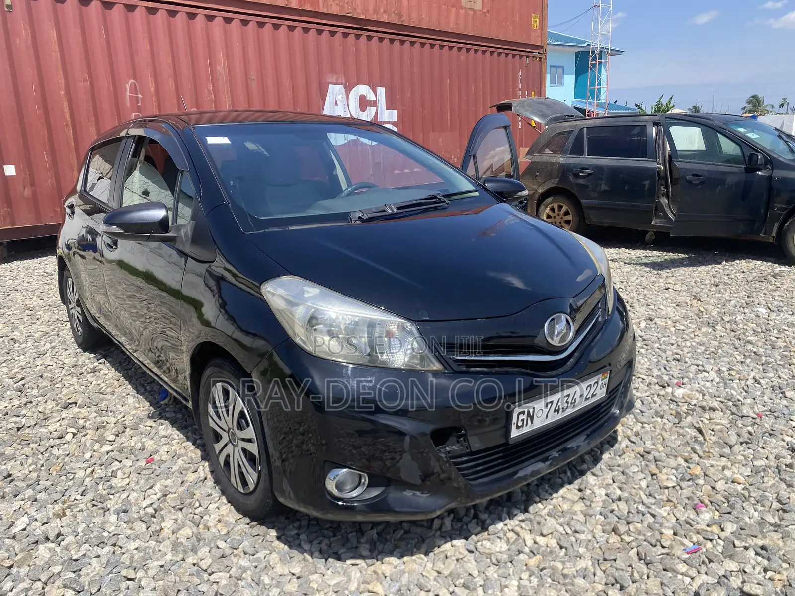 Toyota Vitz 1.3 FWD 5dr 2013 Black