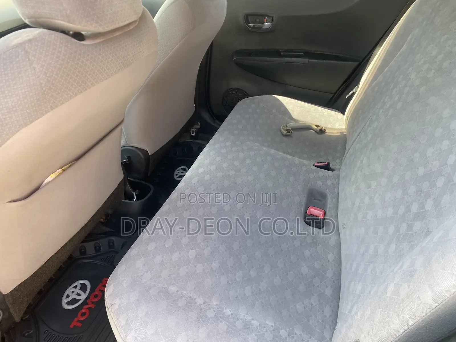 Toyota Vitz 1.3 FWD 5dr 2013 Black