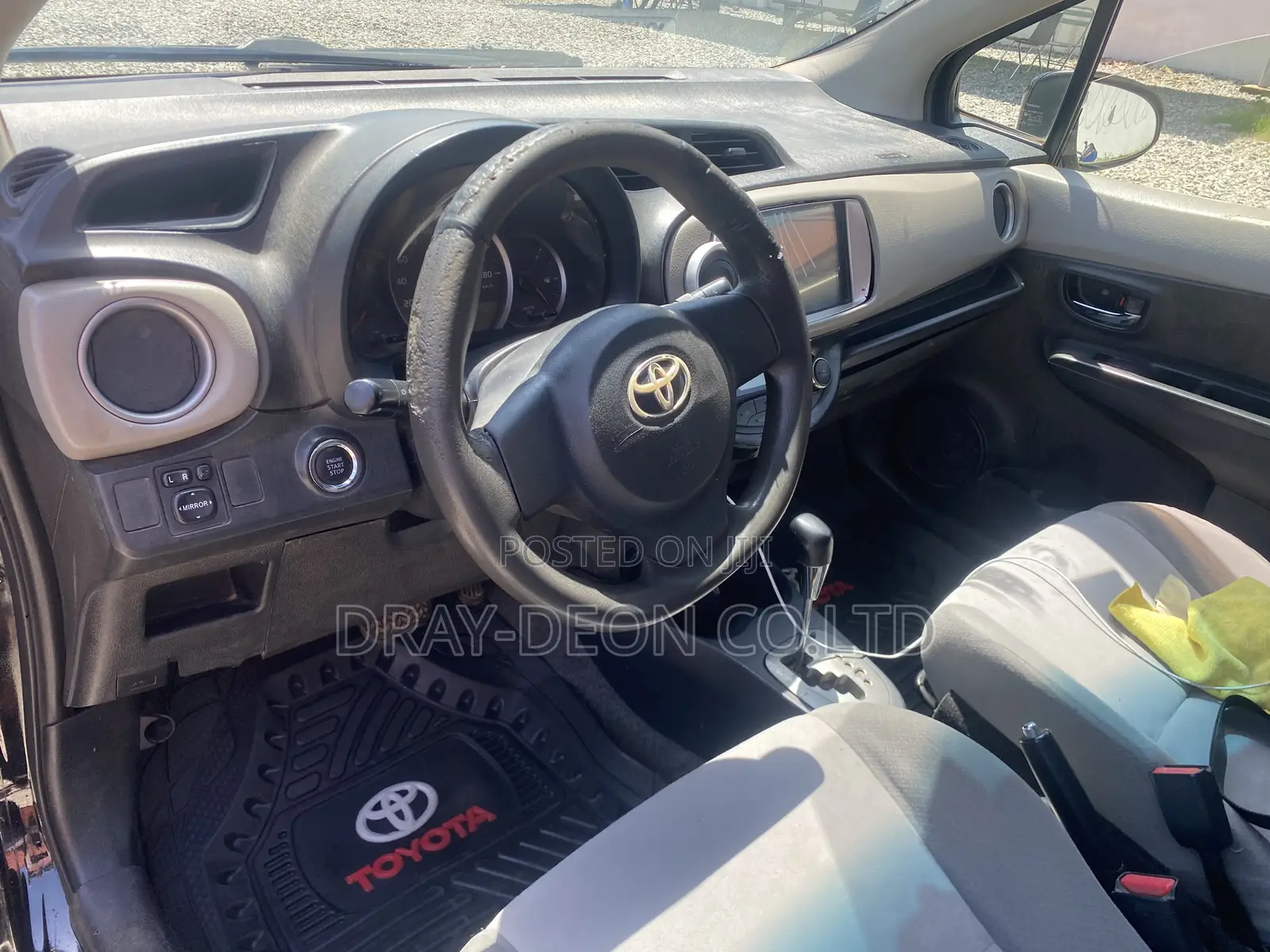 Toyota Vitz 1.3 FWD 5dr 2013 Black