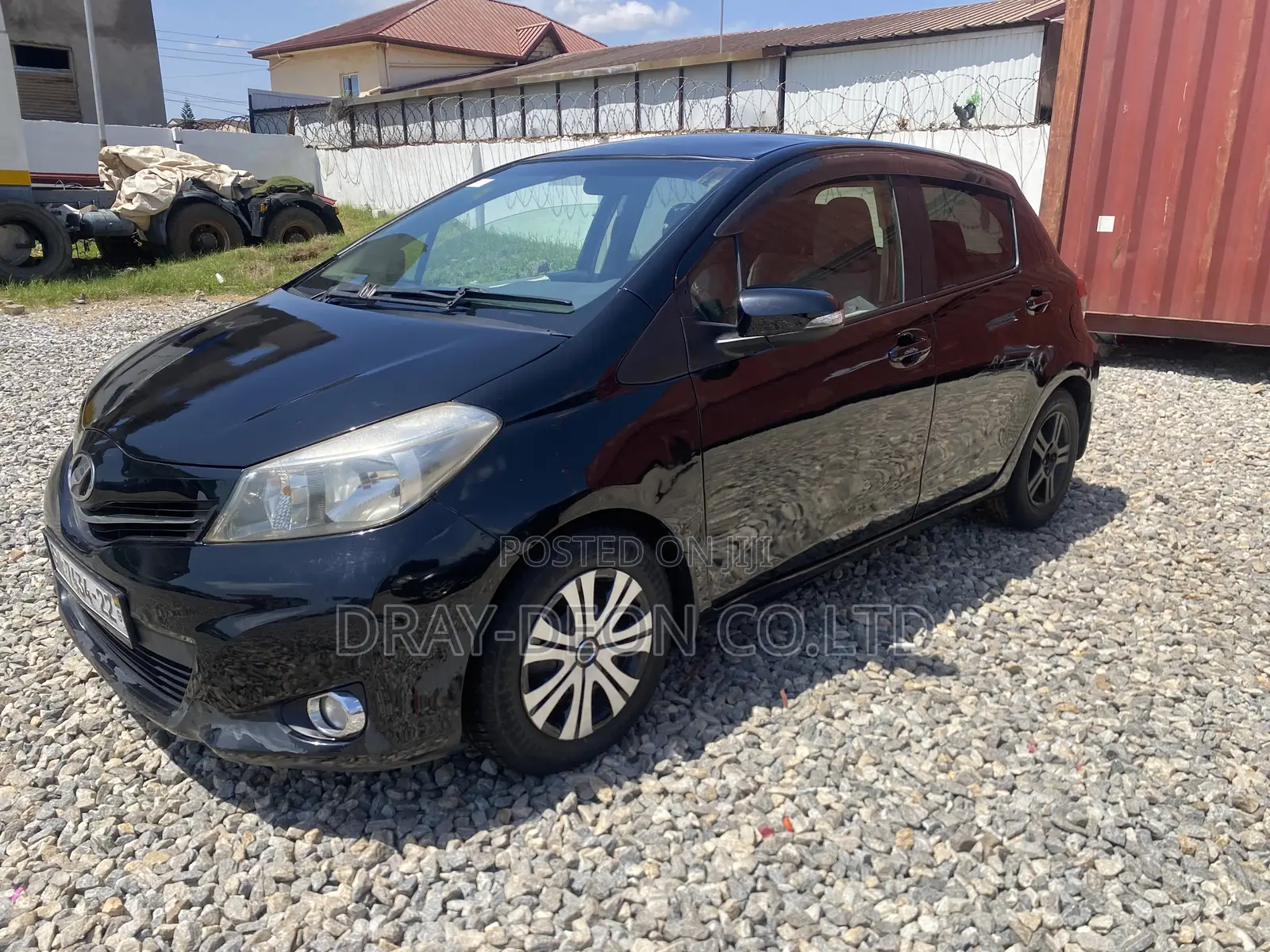 Toyota Vitz 1.3 FWD 5dr 2013 Black