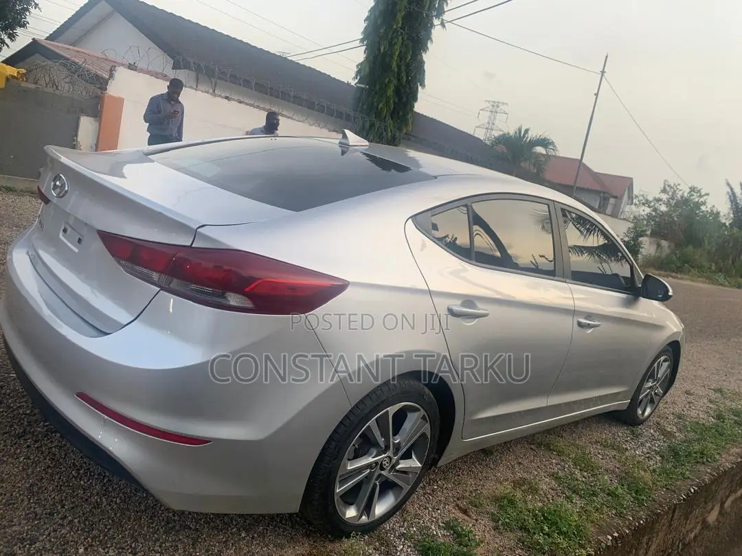 Hyundai Elantra Limited Sedan FWD (2.0L 4cyl 6A) 2017 Gray