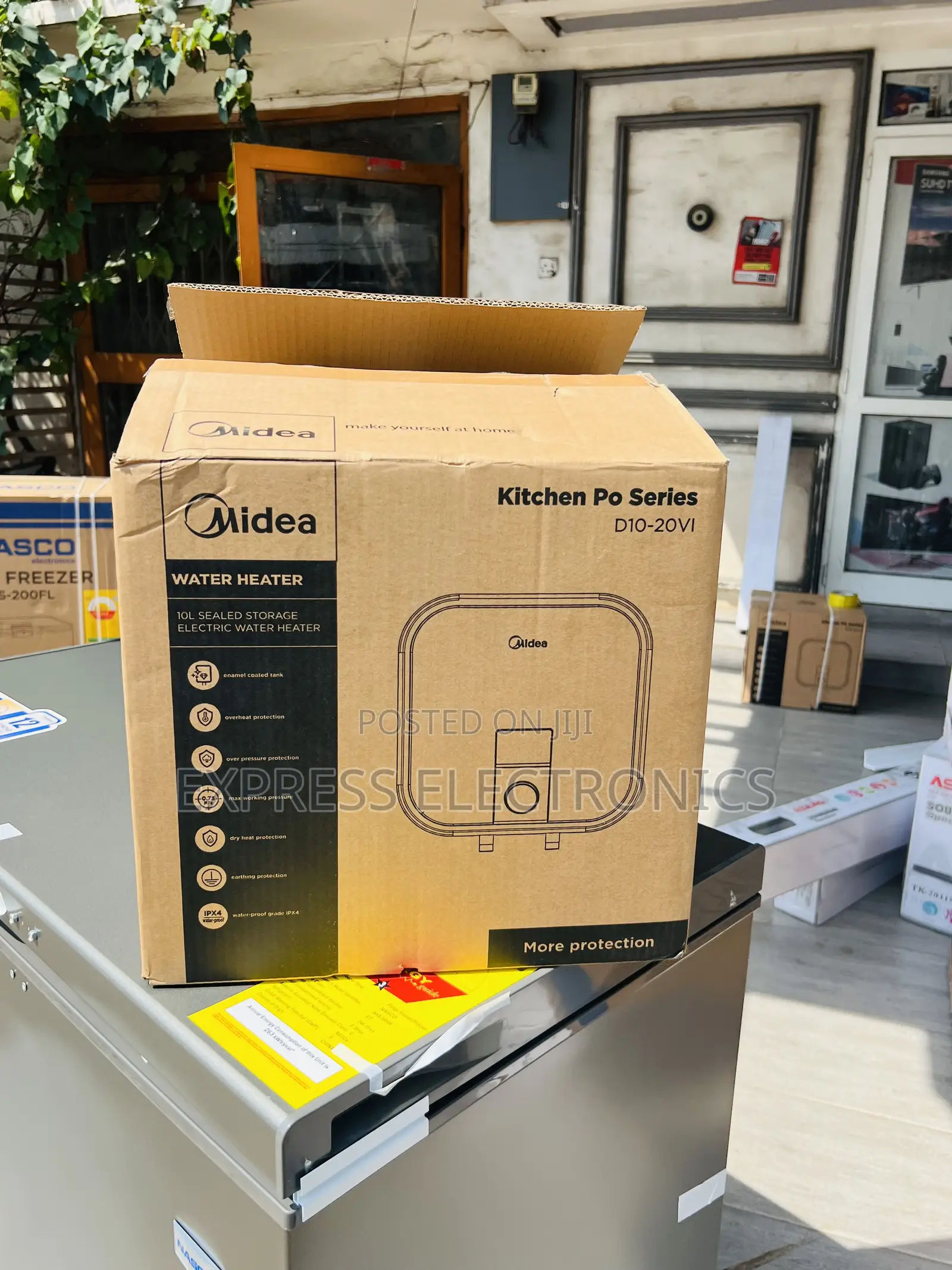 Ultra Modern Design Water Heater 15l Midea White