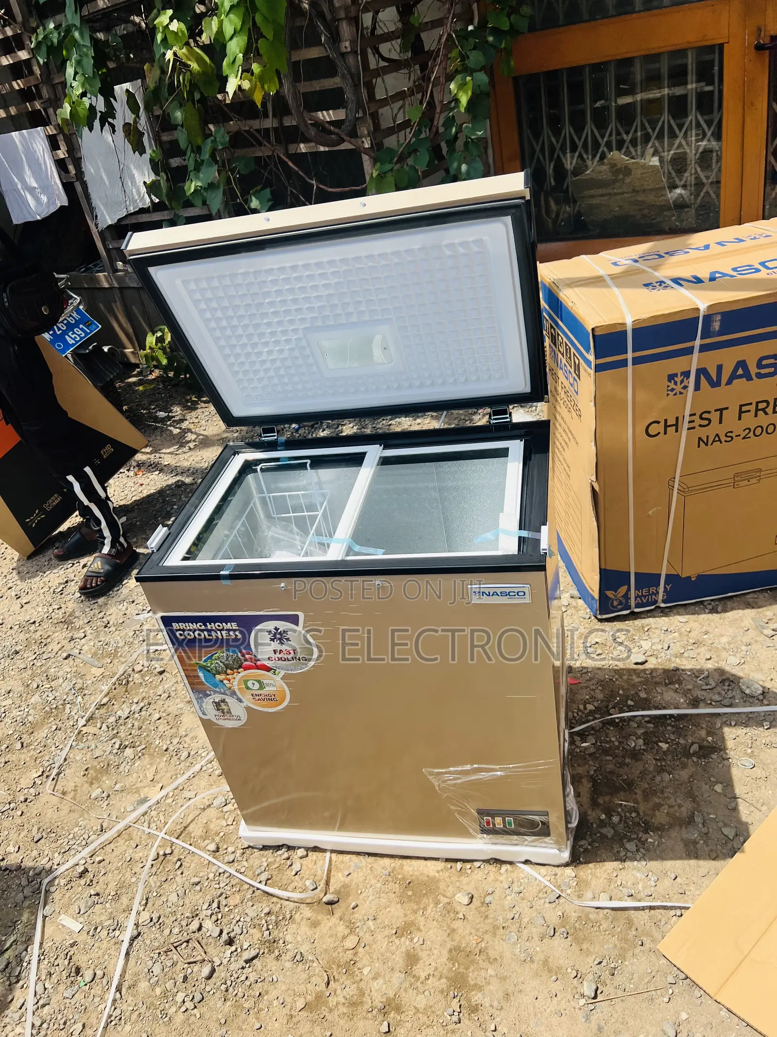 Hot  Deals on Nasco Chest Freezer 142l