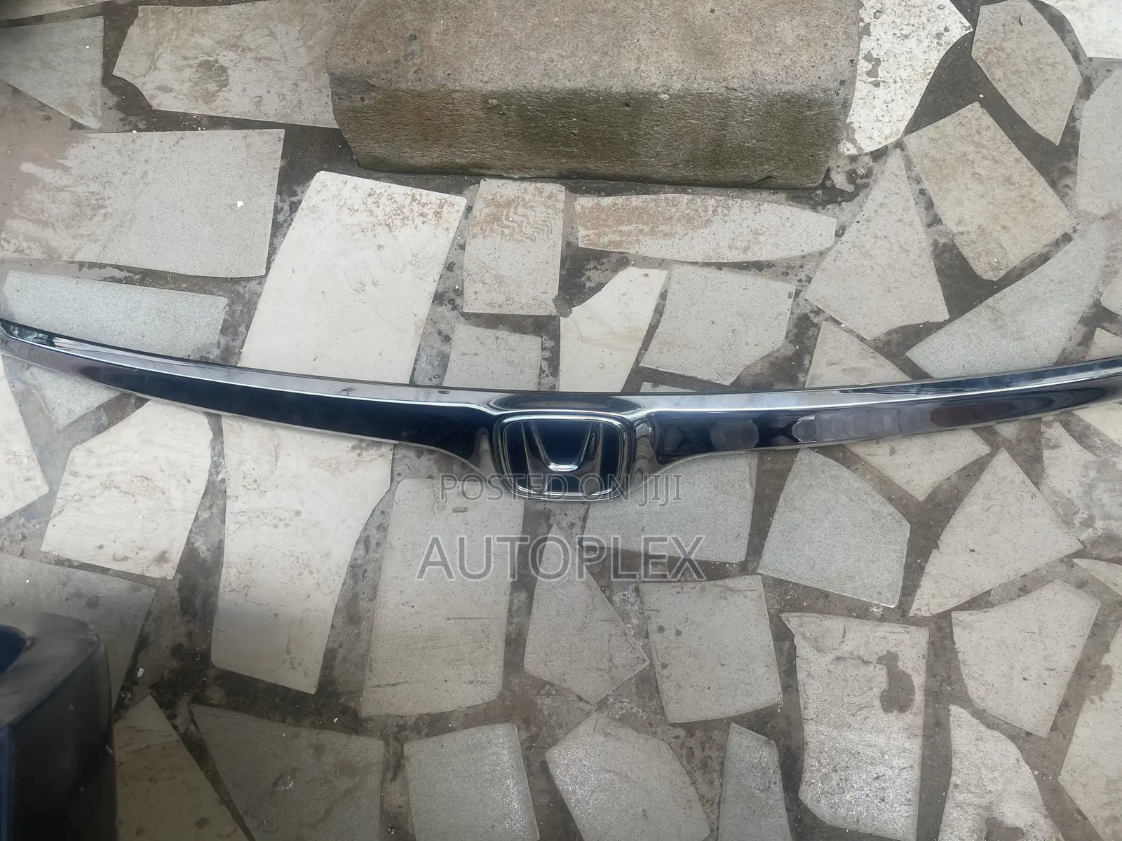 Honda Civic Top Bumper Moulding Chrome/Glossy Black