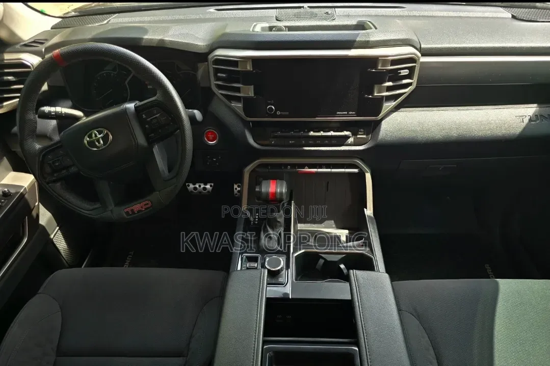 Toyota Tundra 2024 Black