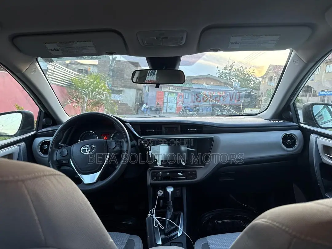 Toyota Corolla LE 2020 White