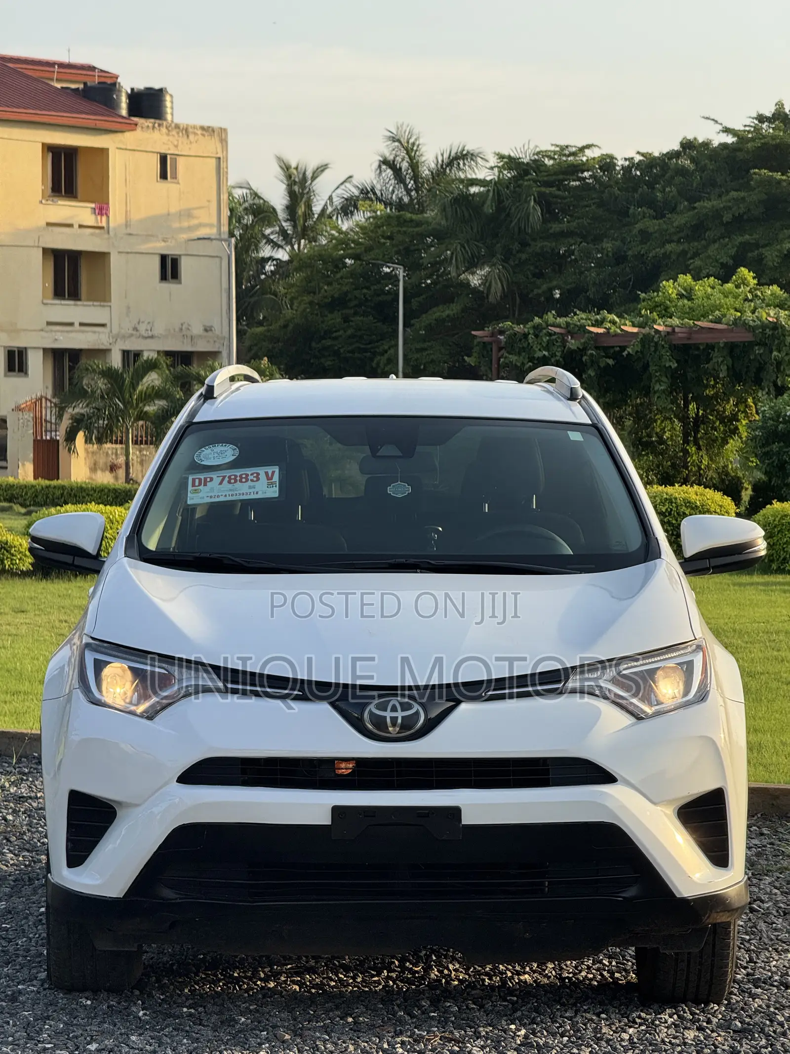 Toyota RAV4 LE AWD (2.5L 4cyl 6A) 2017 White