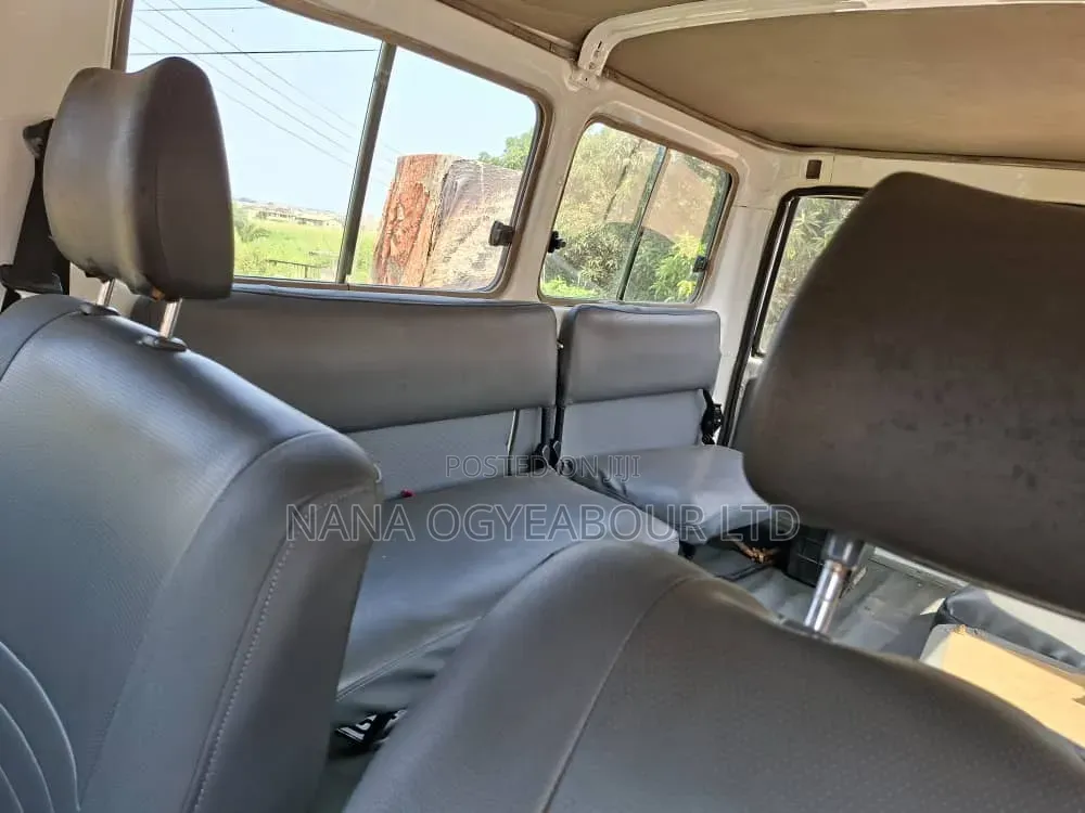 Toyota Land Cruiser 4.0 V6 STD 2011 White